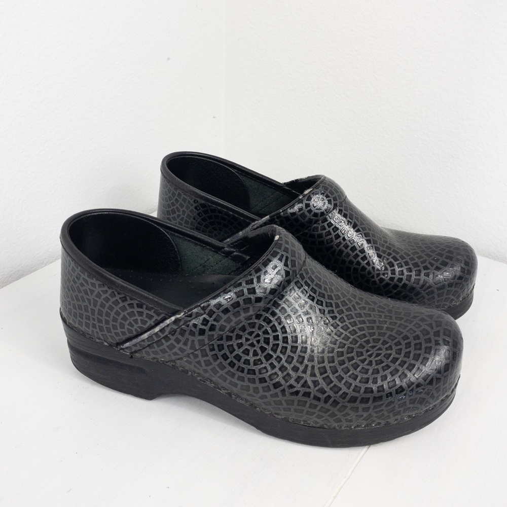 Dansko Women’s Clogs Size 38 EURO/ 7.5 -8 US